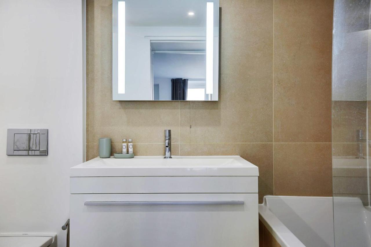 Elegant Apartment - 2Bd-6P - Avenue Montaigne Париж Екстериор снимка