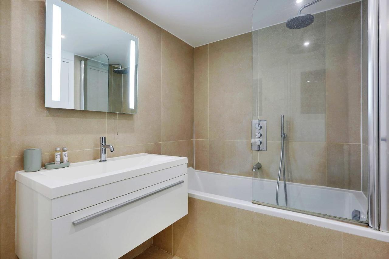 Elegant Apartment - 2Bd-6P - Avenue Montaigne Париж Екстериор снимка