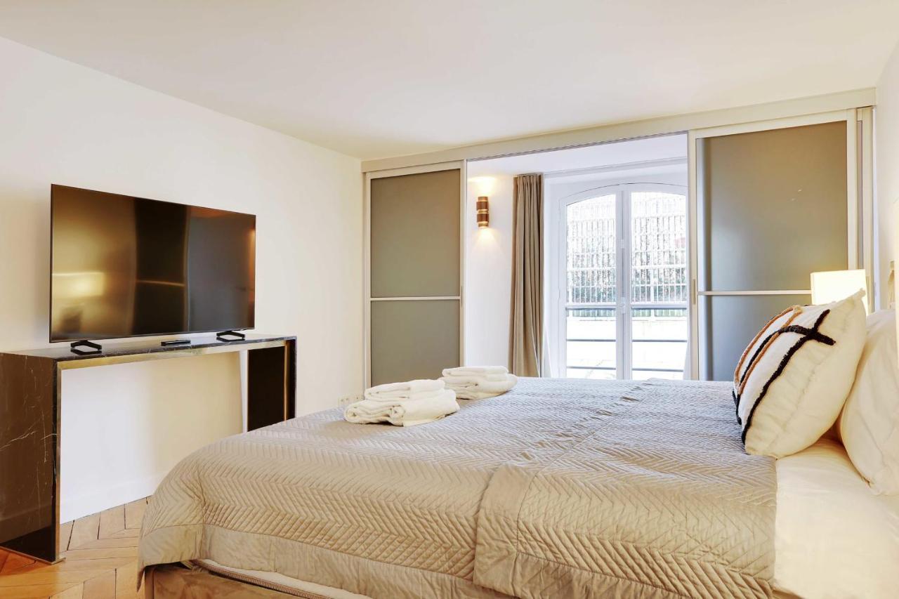 Elegant Apartment - 2Bd-6P - Avenue Montaigne Париж Екстериор снимка