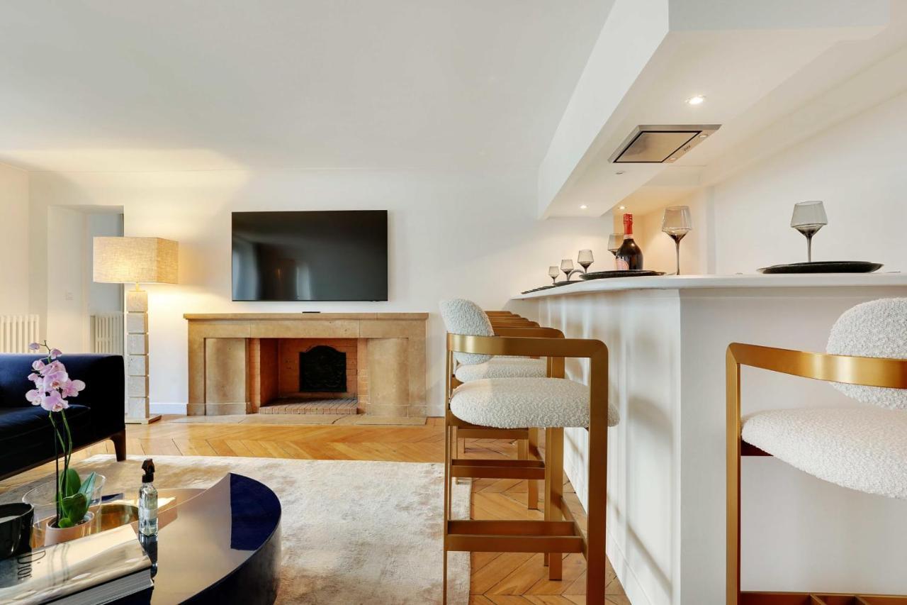 Elegant Apartment - 2Bd-6P - Avenue Montaigne Париж Екстериор снимка
